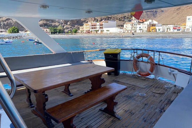 3 hrs Boat Excursion for whale watching from Valle GR (La Gomera) - The vintage boat and the best place to sit
