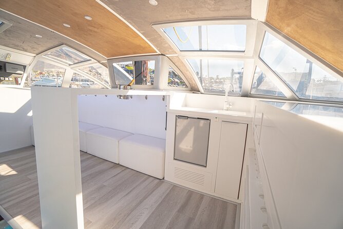 3 hrs. Whale Watching and Relaxing Chill Out Catamaran with glass floor - A glass floor for a second view