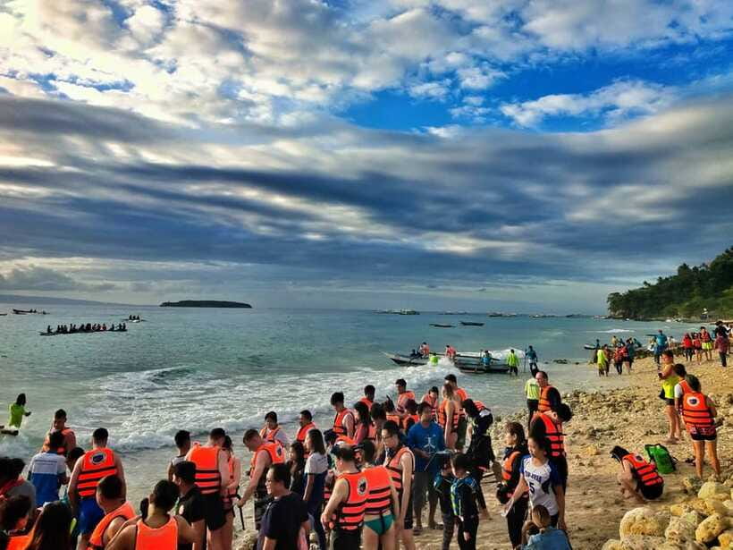 Cebu: Oslob Whale Shark Swimming - The guides can make or break the day