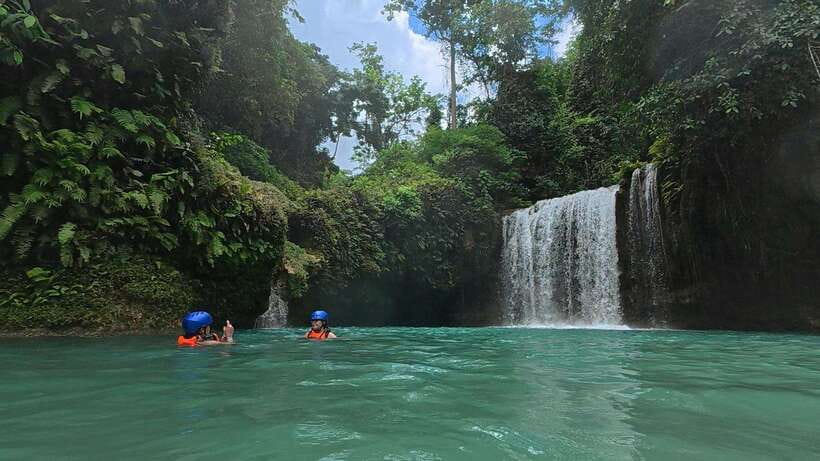 Cebu: Whale Shark Swim and Kawasan Canyoneering Tour - Waiting time, breakfast, and the Oslob crowd
