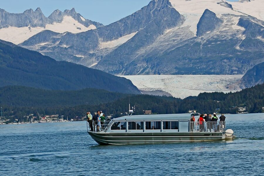 From Juneau: Whale Watching Cruise with Snacks - Snacks, hot drinks, and the ride back