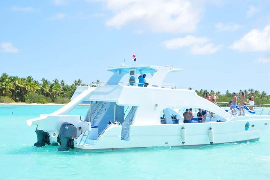 From Santo Domingo: Whale Watching & Cayo Levantado - Boarding at Sabana de La Mar