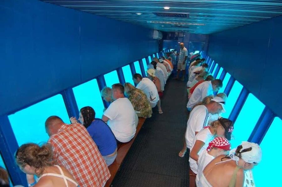 Hurghada: Orca Hyperion Semi-Submarine Tour with Snorkeling - Interactive moments with the divers