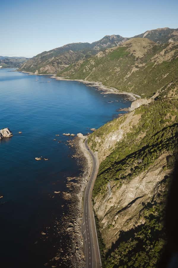 Kaikoura: 1-Hour Whale Watching Helicopter Tour - Why Kaikōura is such a good place for a helicopter flight