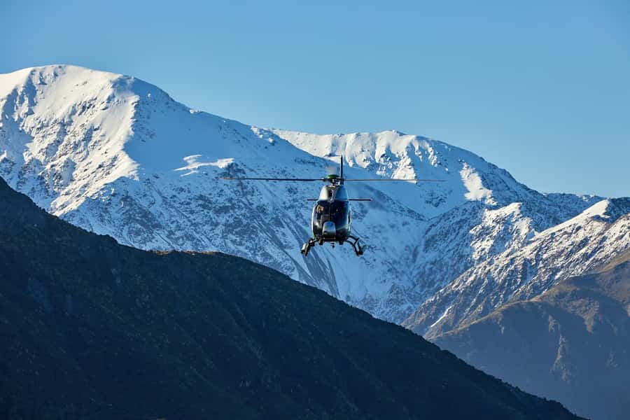 Kaikōura: 45-Minute Whale Watching Helicopter Tour - The first views: mountains, peninsula, and Pacific