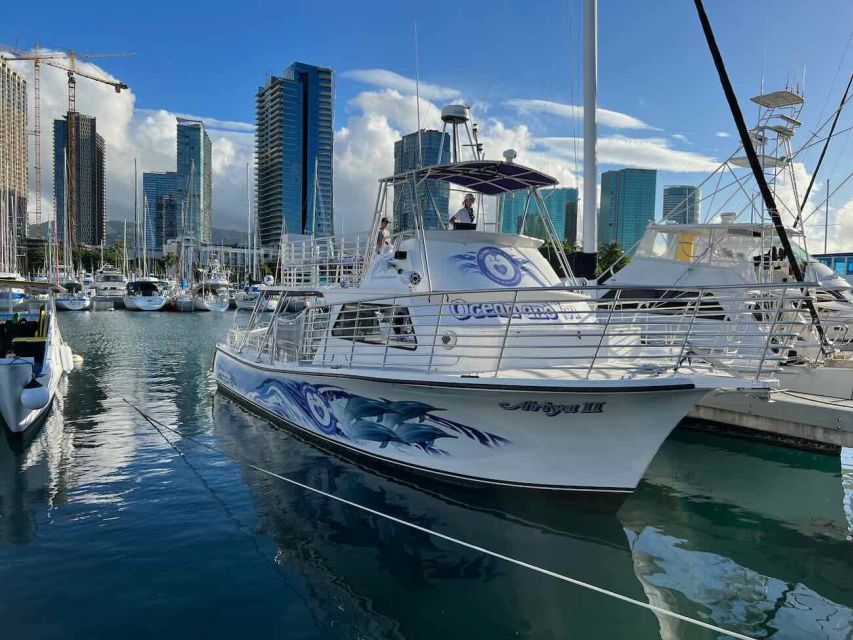 Oahu: Waikiki Whale Watching Tour-Donut and Coffee Included - Returning with hula and Diamond Head behind you