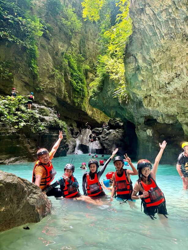 Oslob Whale Shark Swimming & Kawasan Falls Canyoneering - Two famous Cebu adventures in one long day