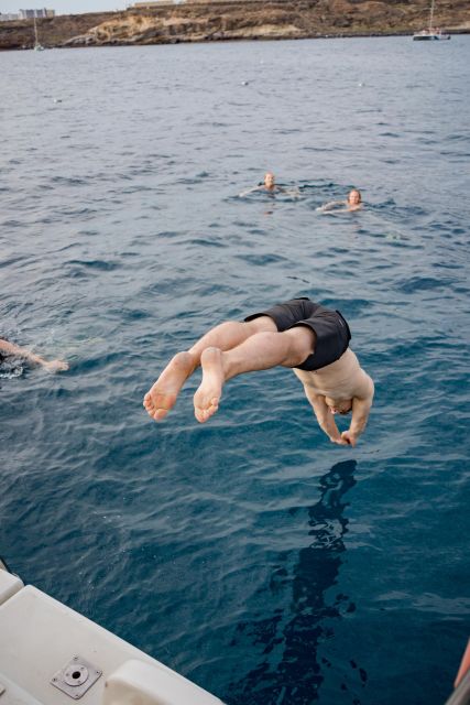 Puerto Colon: Whale and Dolphin Watching Yacht Trip - Food, drinks, and what lunch really means