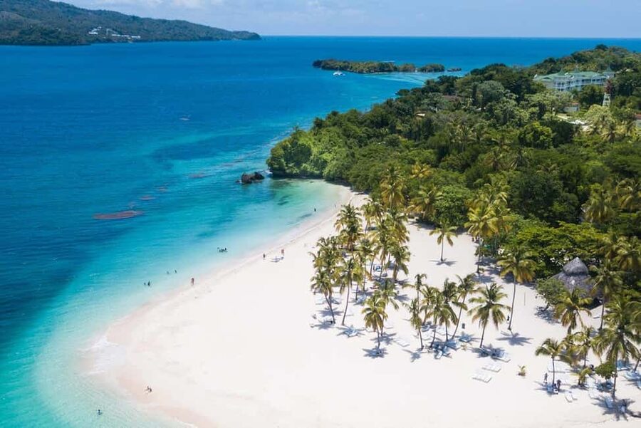 Samana Whale watching and Bacardi Island from Punta Cana - Looking for humpback whales in Samaná Bay