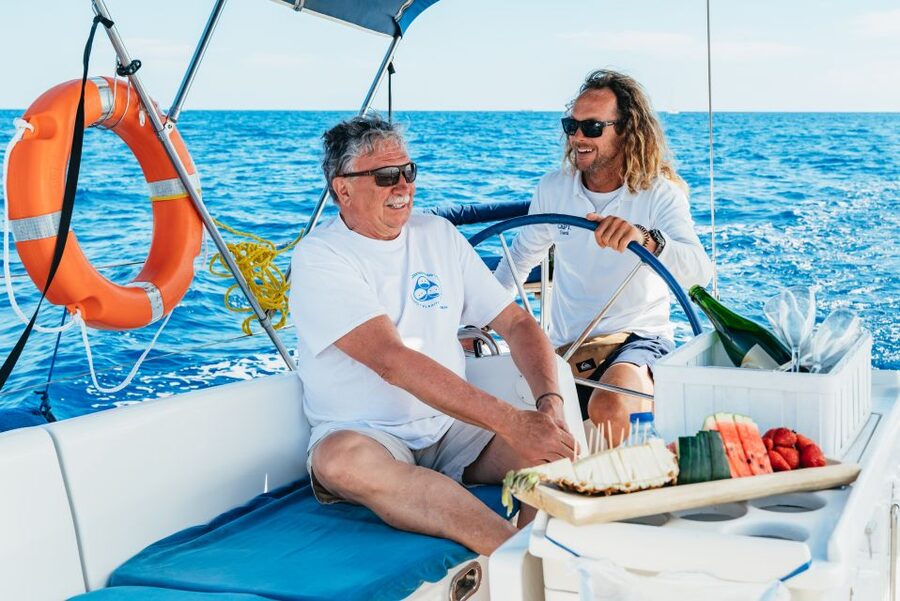 Tenerife: Whale & Dolphin Watching with Drinks and Snacks - The quiet bay and turtle snorkeling stop