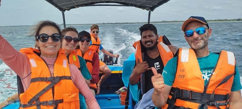 Trincomalee: Dolphin & Whale Watching Boat Tour - What to pack for the two-hour search
