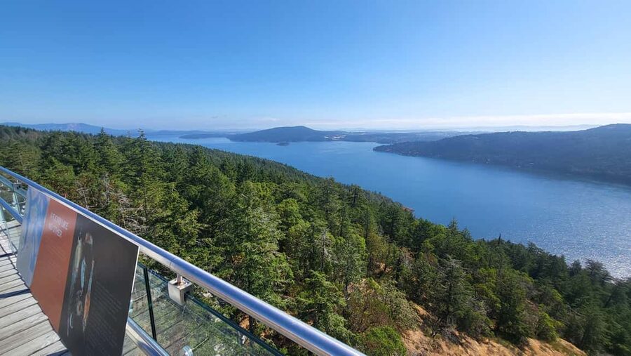 Victoria Waterfall, Skywalk, Beach Picnic, Castle and Whales - Hatley Castle and the grounds