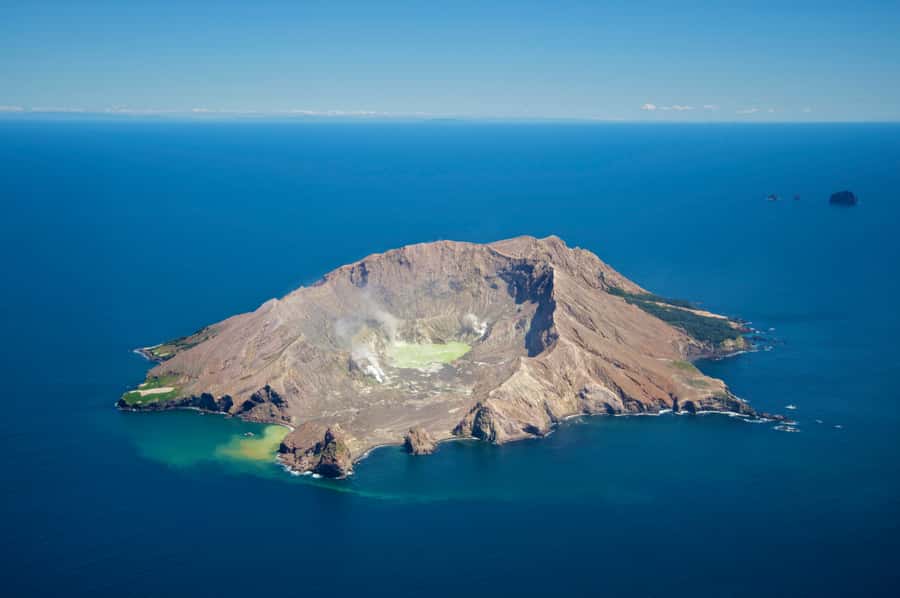Whakaari - White Island Cultural and Flight Experience - The one-hour flight around the volcano