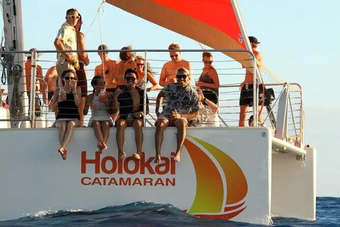 Whale Watching Sail in Honolulu with Open Bar - Dolphins, sea turtles, and the wider ocean search