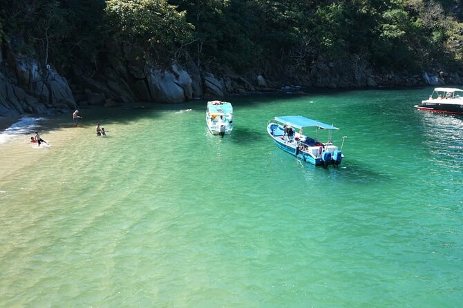 Whale watching with Snorkeling and beach Colomitos - Los Arcos de Mismaloya: snorkeling beside Puerto Vallarta’s rock islands